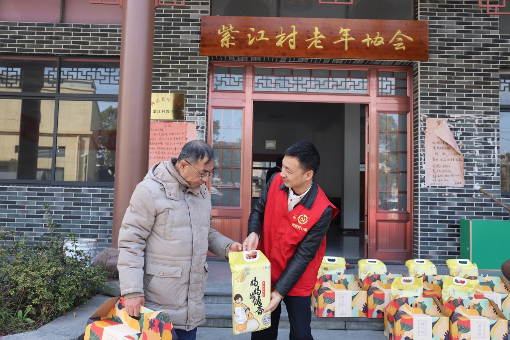 暖春意，敬老情-爱体育aitiyu（中国）多年坚持慰问孤寡老人